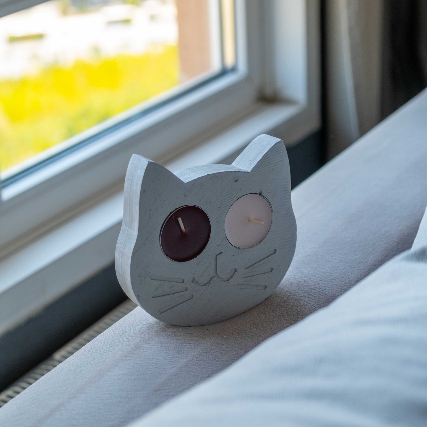 CONCRETE CAT-FACE TEALIGHT HOLDER